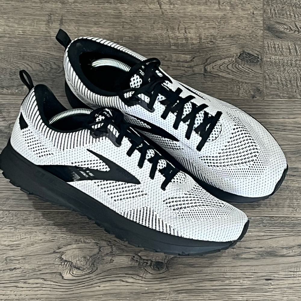 Brooks Revel 5 Men’s Running Shoes 1103741D121 White Black MEN's Size 12M